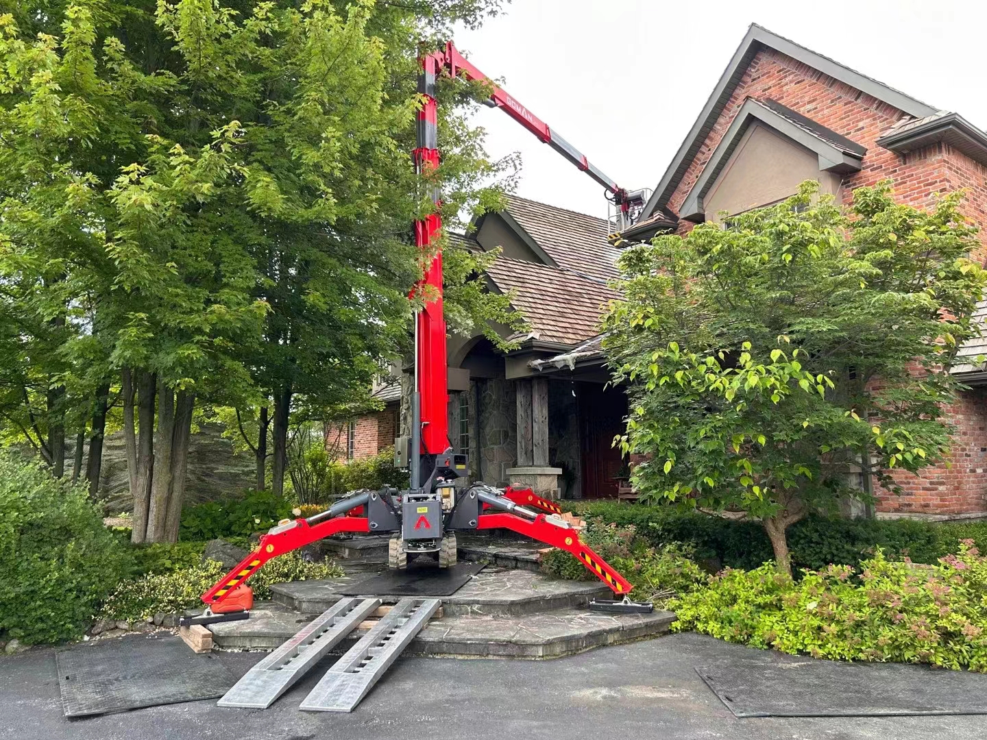 Key Features of Articulating Spider Lifts