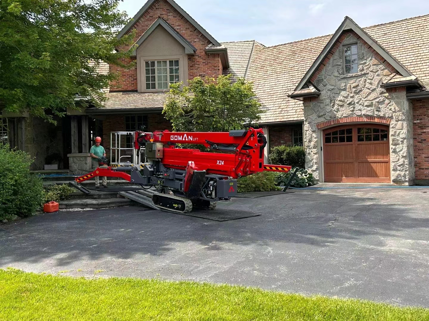 Spider Lifts vs Standard Articulating Boom Lifts: Key Differences & Site Selection Guide