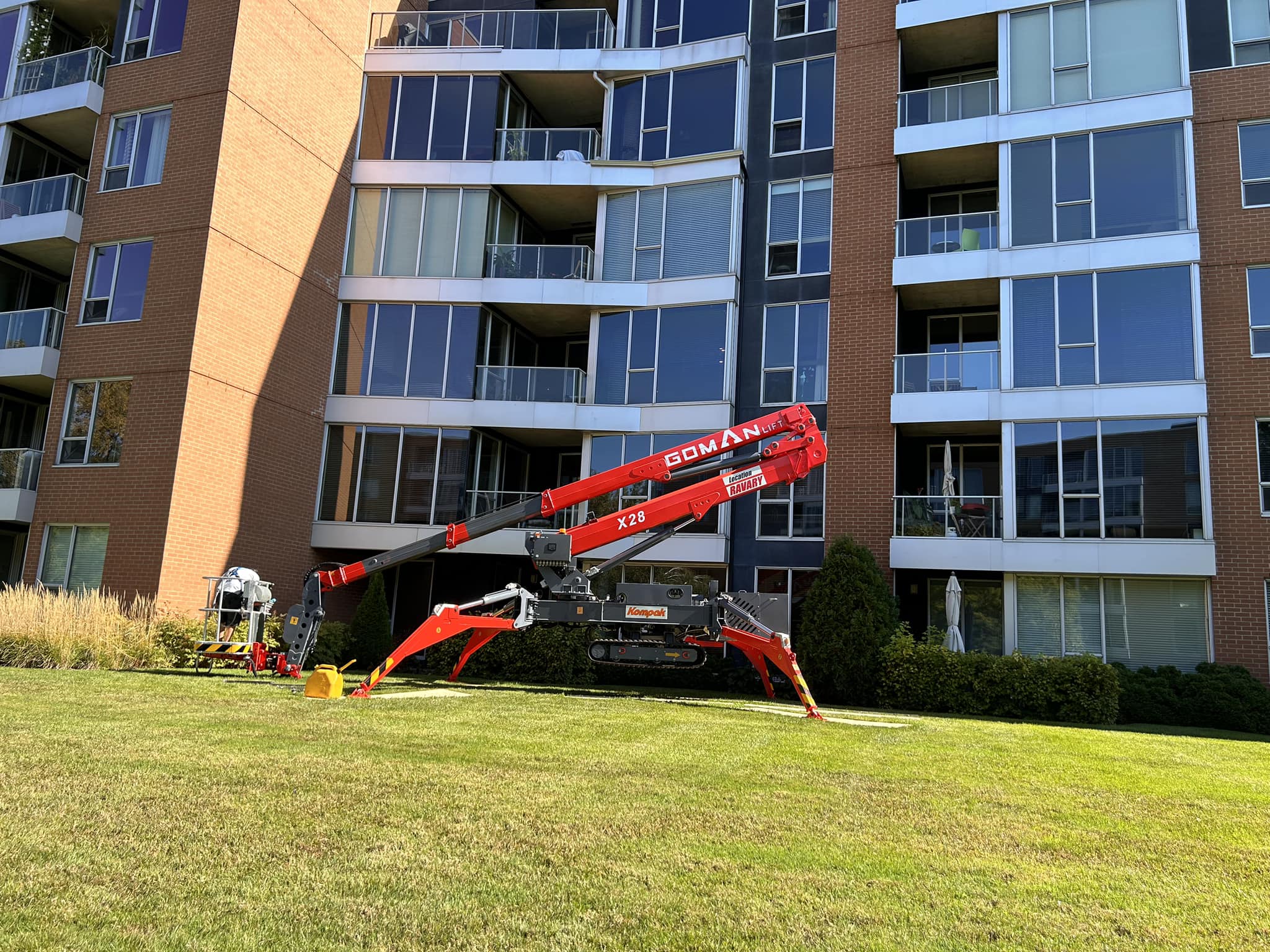 Top 6 Practical Applications of Spider Lifts in Modern Industries
